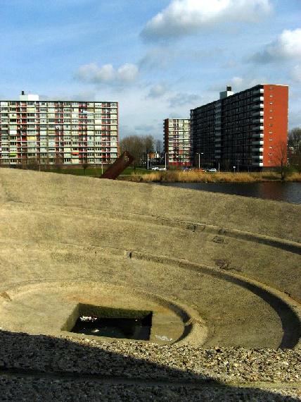 Frans de Wit, Vierkant Eiland in de Plas. Kunstwerk 1996; foto Onno de Wit, 2009