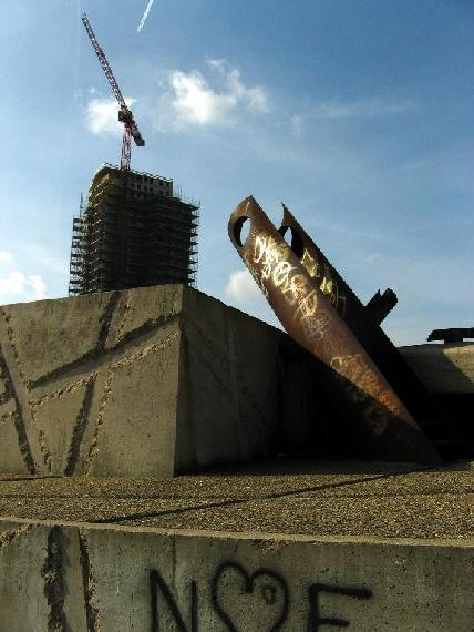 Frans de Wit, Vierkant Eiland in de Plas. Kunstwerk 1996; foto Onno de Wit, 2009